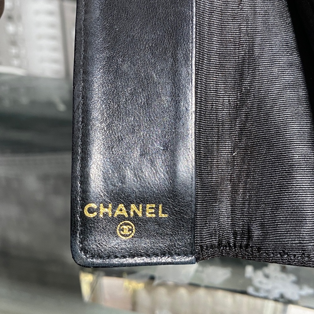 Authentic CHANEL Timeless CC Caviar Black Key Holder - Picture 8 of 11